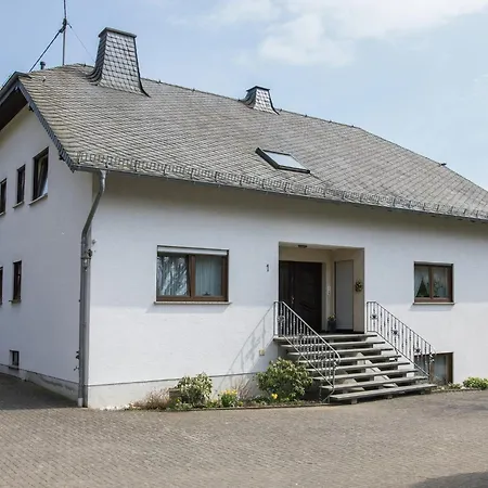 Tranquil Eifel Hideaway, Cleaning Included Tatil Evi *