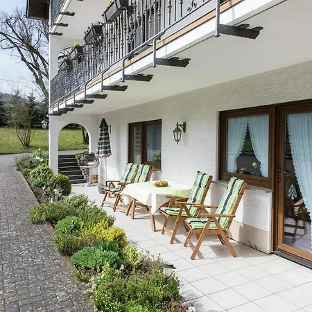 Tranquil Eifel Hideaway, Cleaning Included Tatil Evi *